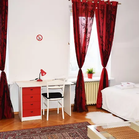 West Mazowiecka 7 * Варшава